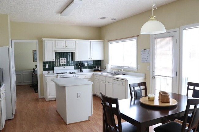 Photo - 2165 Chattahoochee Dr NW