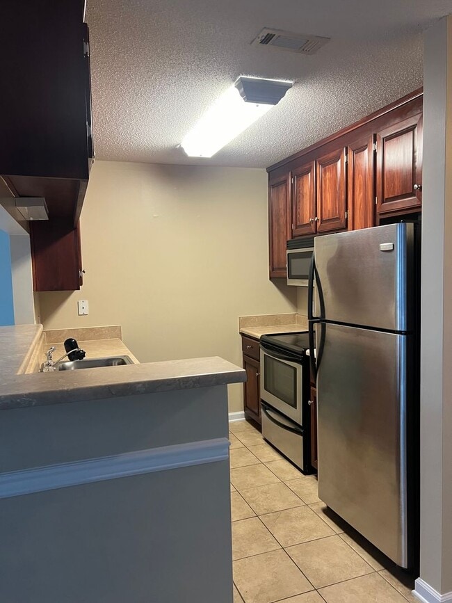 Photo - 107 Winthrope Ln