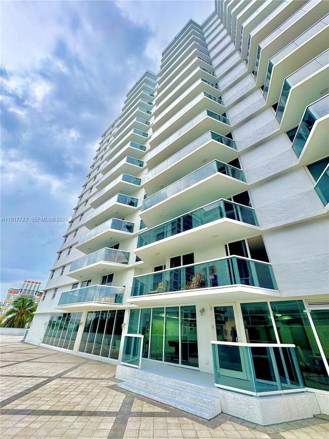 Photo - 2401 Collins Ave Unit 611