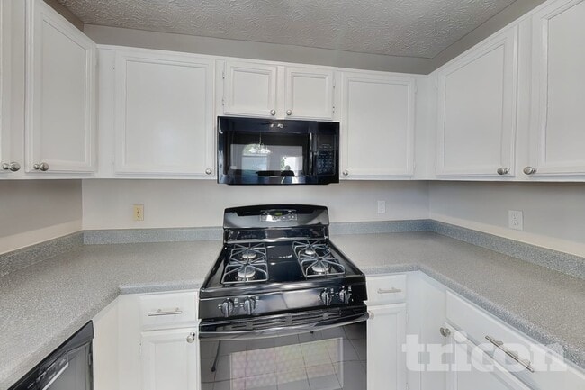 4242 Tenneyson Ln