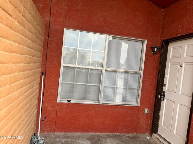 Photo - 5524 Oakbriar Cir