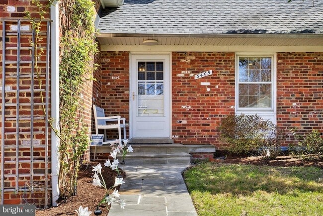 Photo - 5405 Ridgefield Rd