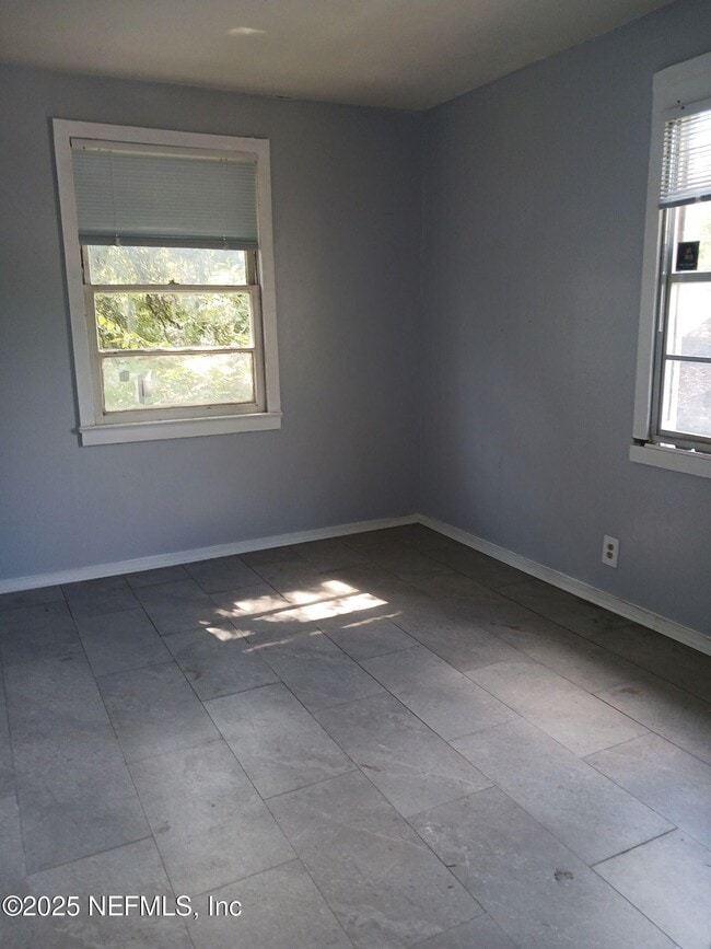 Photo - 1360 W 23rd St