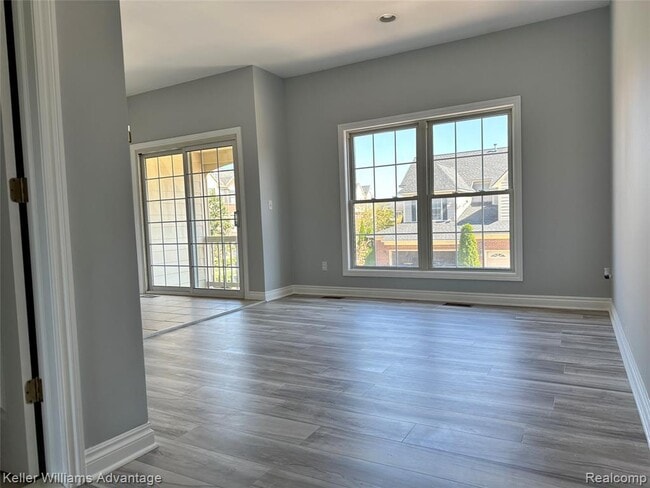Photo - 1627 E Lakeview Ln