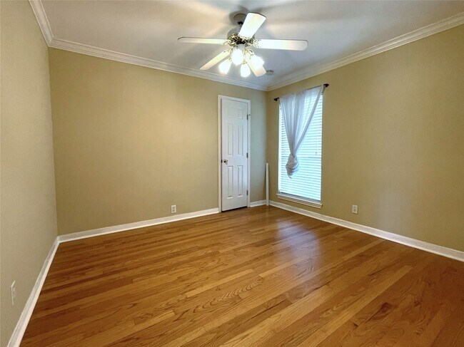 Photo - 1834 Locksford St