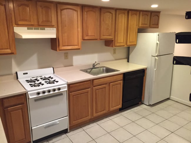 Building Photo - 1915 Green St