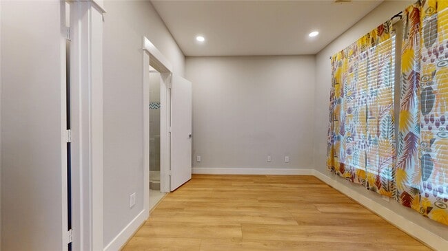 Photo - 711 Schwartz St