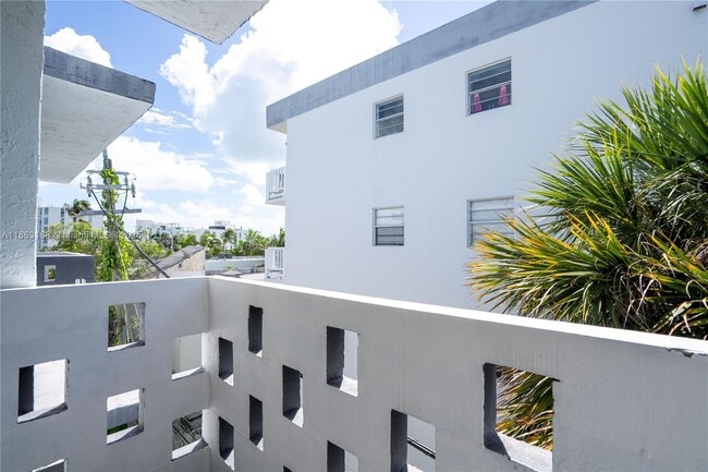 Photo - 1986 Biarritz Dr Unit 307