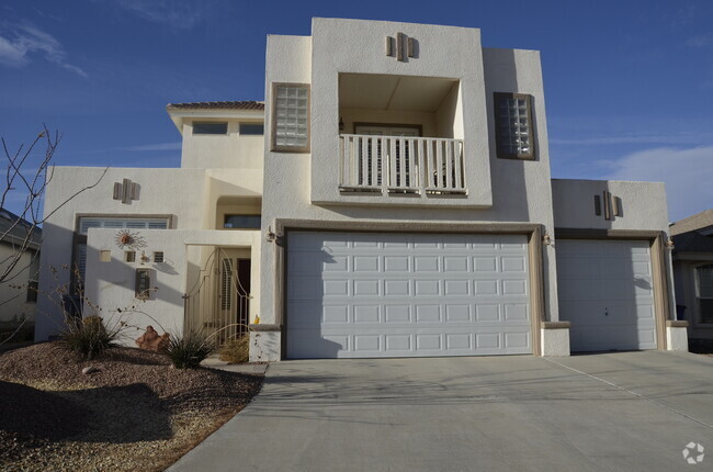 Building Photo - Northeast El Paso 3 Bed Refrig A/C with Pool! Rental