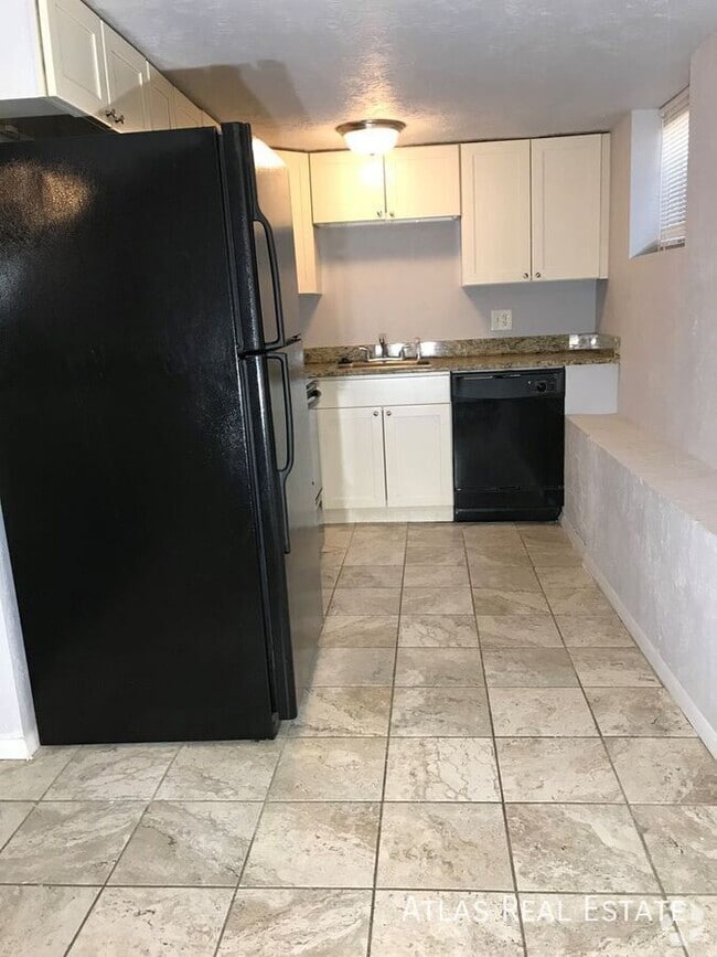 Building Photo - 1569 Lima St Unit 3 Rental