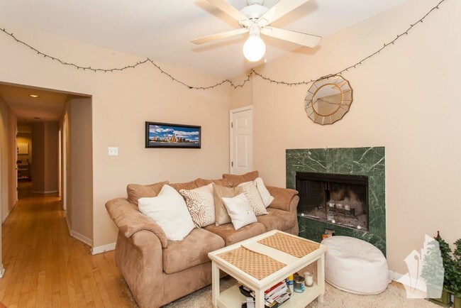 Photo - 569 W Arlington Pl Unit 2