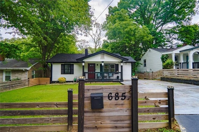 Photo - 685 Cedar Ave NW