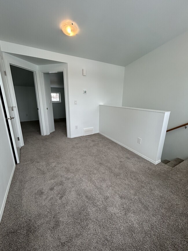 Photo - 7612-7136 136 Ave NW Unit Upper G2