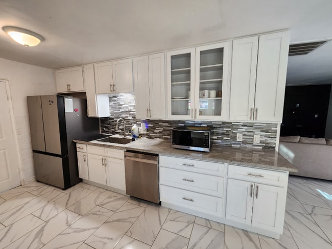 Photo - 3518 W Lynwood St