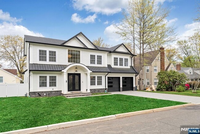 Building Photo - 765 6th Ave