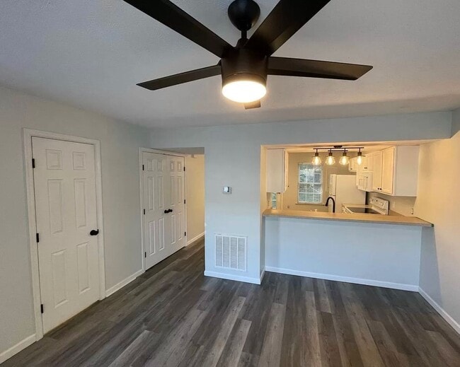 Photo - 2 Bedroom || 1.5 Bathroom Townhome