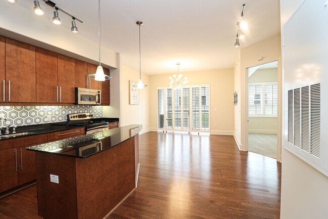 Photo - Piedmont Row Condo! Unidad 402