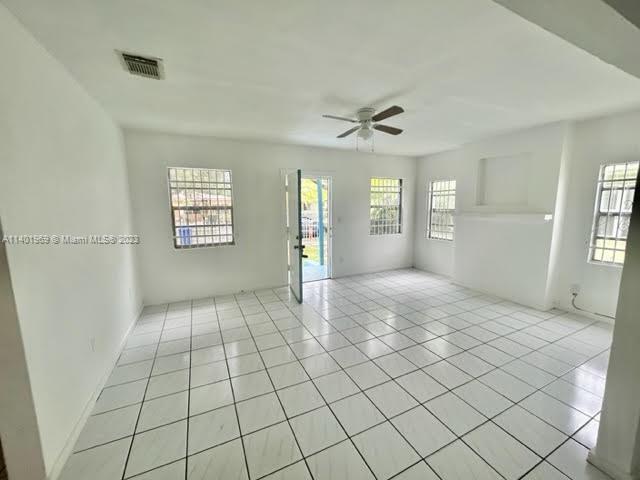 Photo - 569 NW 42nd St
