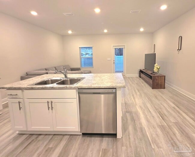 Photo - 710 Giese Ln