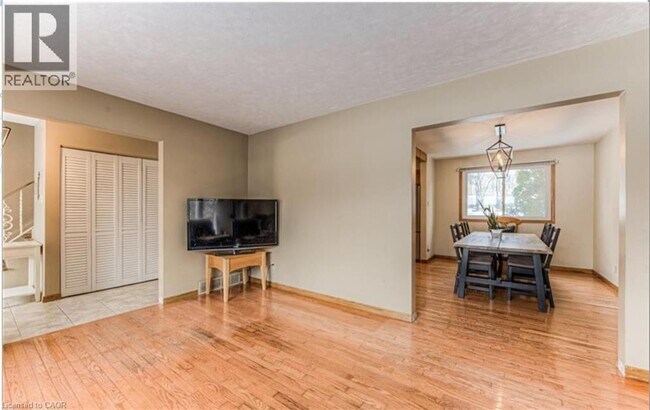 Photo - 110 Wren Pl