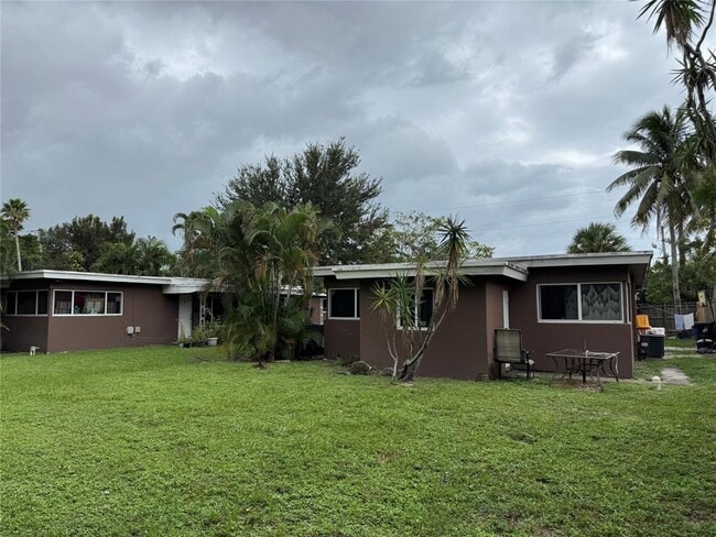 Photo - 911 SW 15th Ter Unit 1