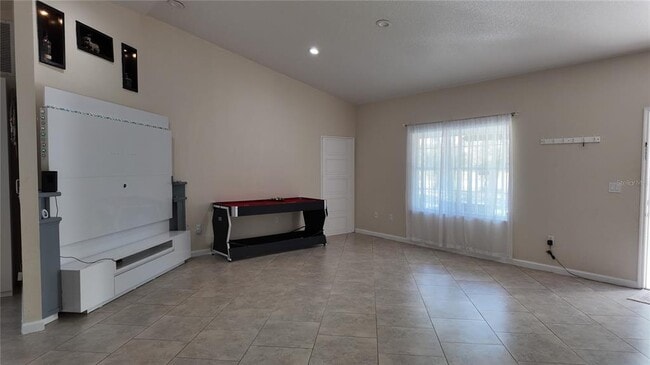 Photo - 3368 Blossom St