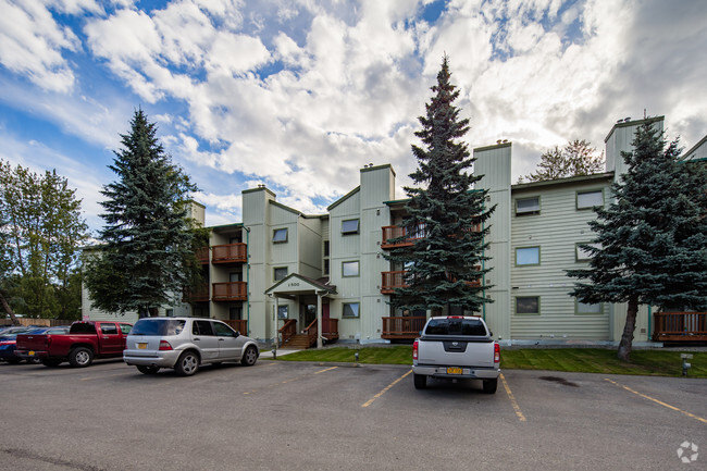 Building Photo - Green Tree Apartments