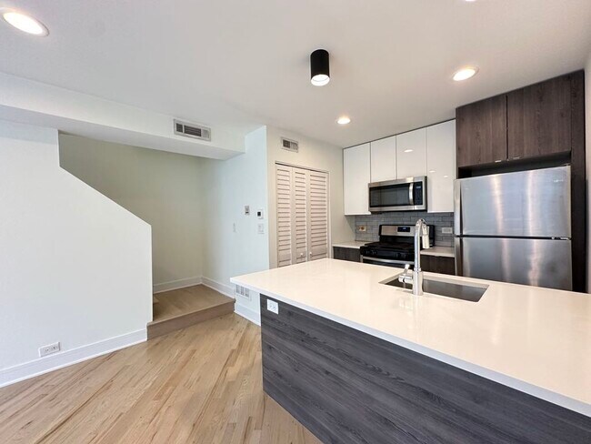 843 W Grace St Unit 102i