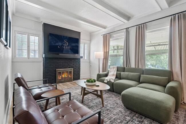 Photo - 631 SW Lindenwood Ave