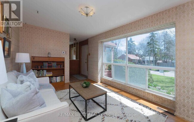 Photo - 32 Broadleaf Rd