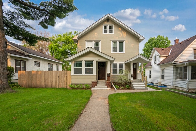 Duplex with separate entrances - 3432 24th Ave S Casa Adosada
