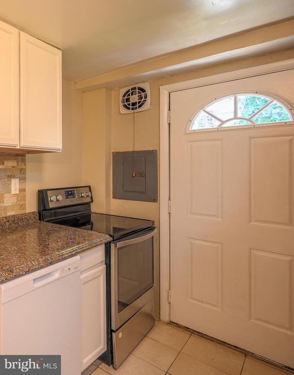Photo - 7737 Greymont St