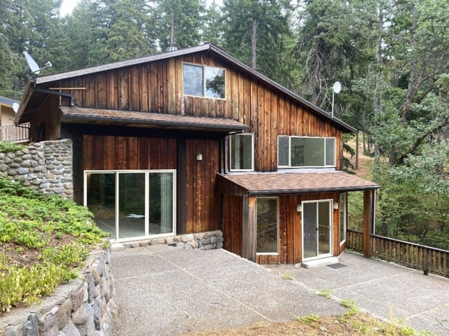 Building Photo - Cabin in Woods with Shop