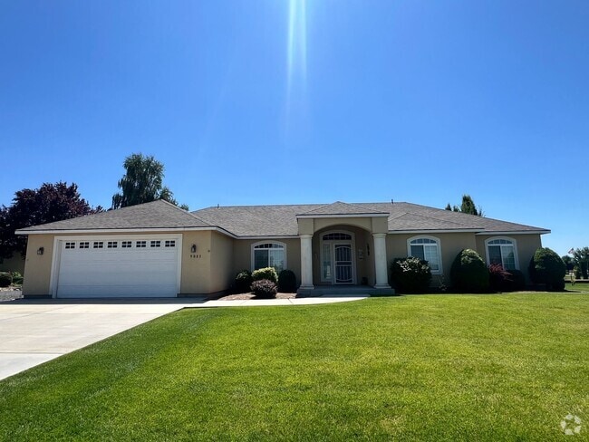 Building Photo - Well Maintained Home in Pelican Point Comm...