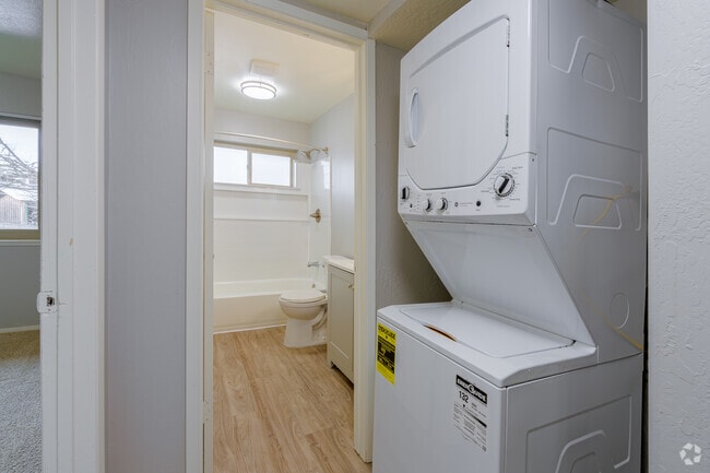 1BR, 1BA - 750SF - Laundry