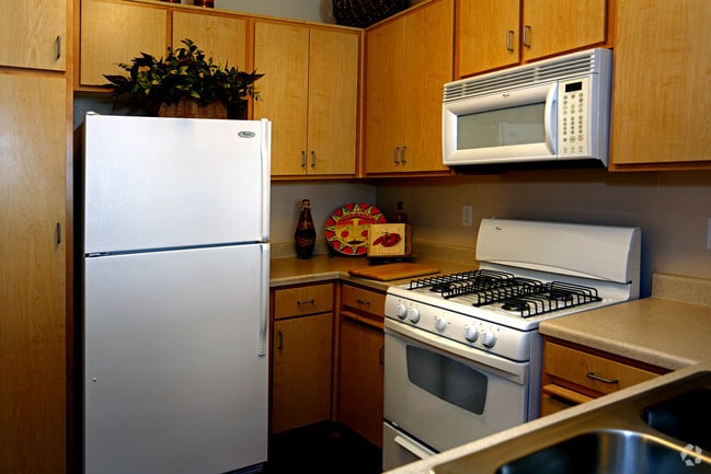 2 BR, 2 BA