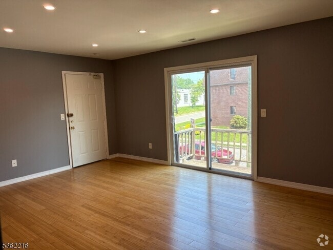 Building Photo - 2-10 Montgomery St Rental