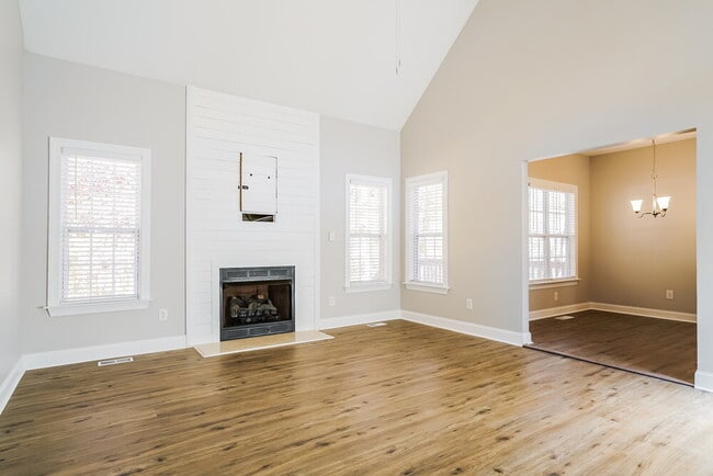 Photo - 49 E Trafalgar Ct