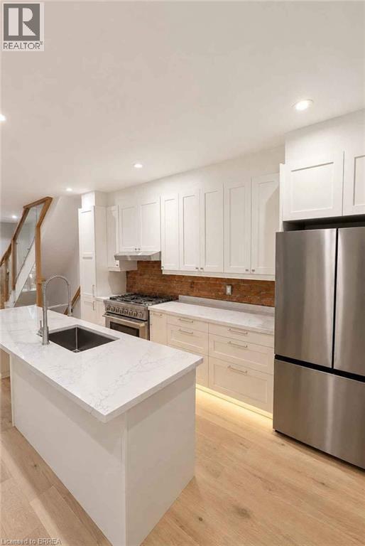 Photo - 561 Wentworth St N