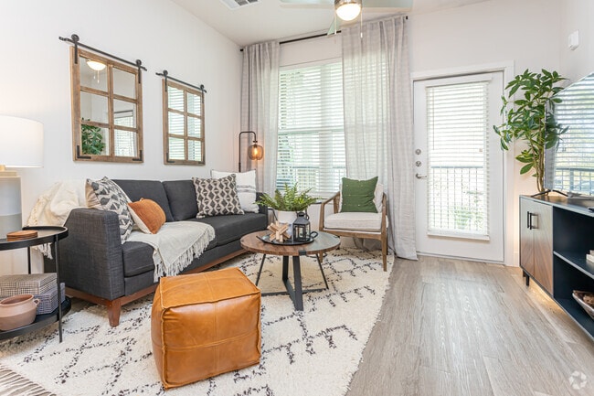2BR, 2BA - 922SF