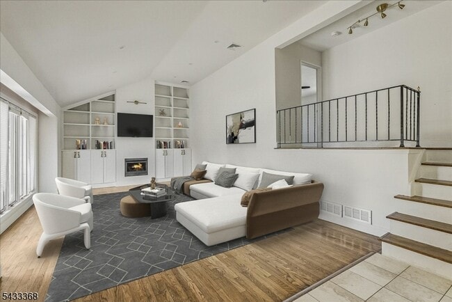 Photo - 32 Brantwood Pl