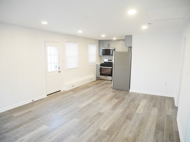 Photo - 305 A S Marlyn Ave Unit Apt A