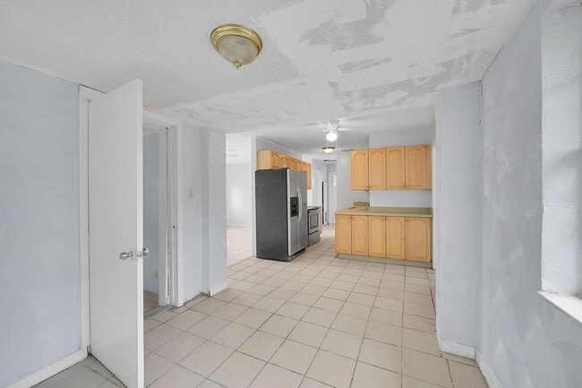 Photo - 1645 W 31st St