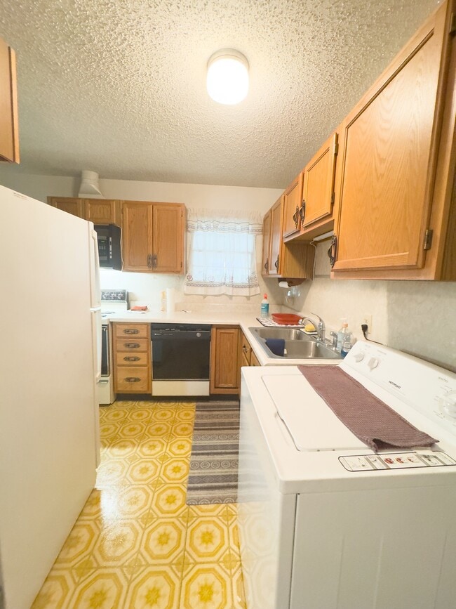 Photo - 705 Greenway Dr