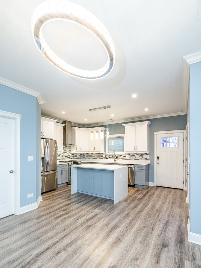 Photo - 1300 S Heath Ave