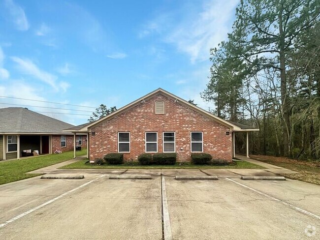 Building Photo - Tour Today! 3 Bedroom 2 Bath Duplex at Man... Rental