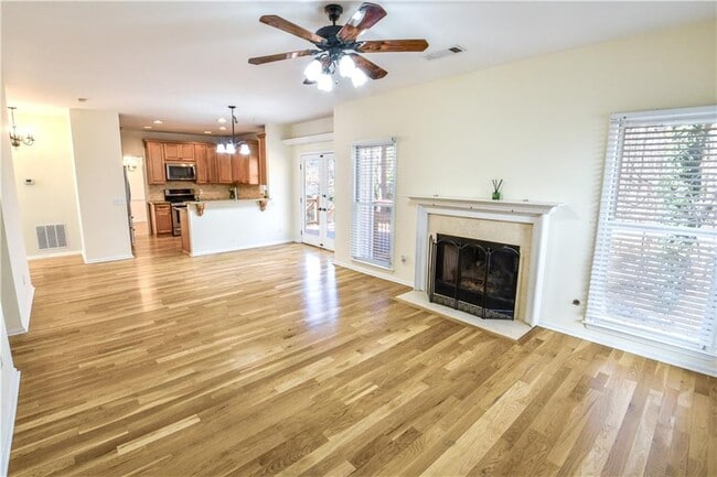 Photo - 1865 Oak Tree Hollow