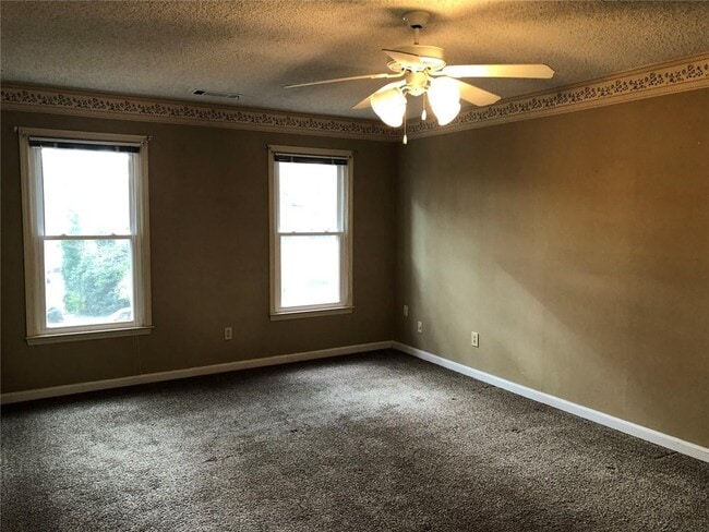 Photo - 2535 Raintree Way NE