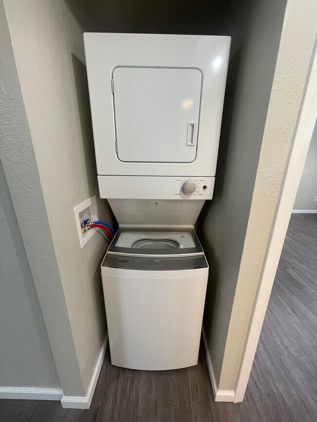 Photo - 6319-6321 N Stevens St