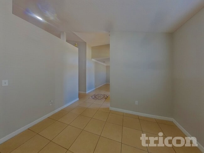 Photo - 910 Albertville Ct